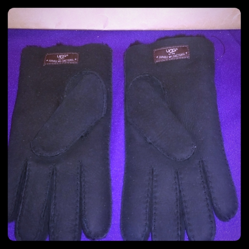 Water resistant gloves